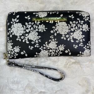 Betsey Johnson Wallet Wristlet Zip Around Black & White Floral Credit Card